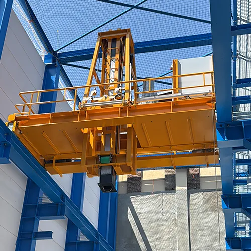 Automatisierte Krananlage als zentrales Handling und Steuerungselement einer industriellen Oberfl&auml;chenbehandlungsanlage von Storm Anlagenbau